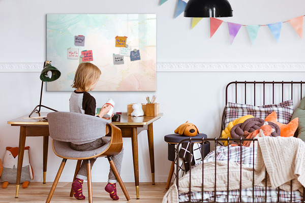 Tableau magnétique effaçable Un tableau coloré pour présenter des photos