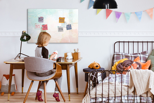 Tableau magnétique effaçable Un tableau coloré pour présenter des photos