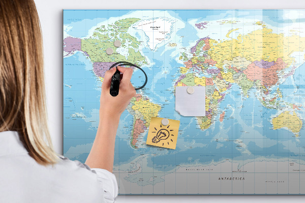 Tableau effaçable magnétique Une carte du monde avec des souvenirs personnels