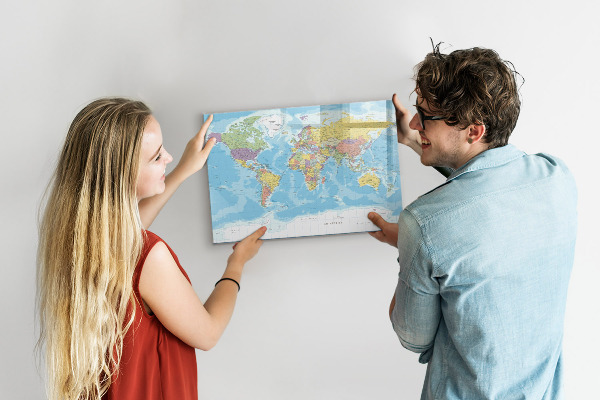 Tableau effaçable magnétique Une carte du monde avec des souvenirs personnels