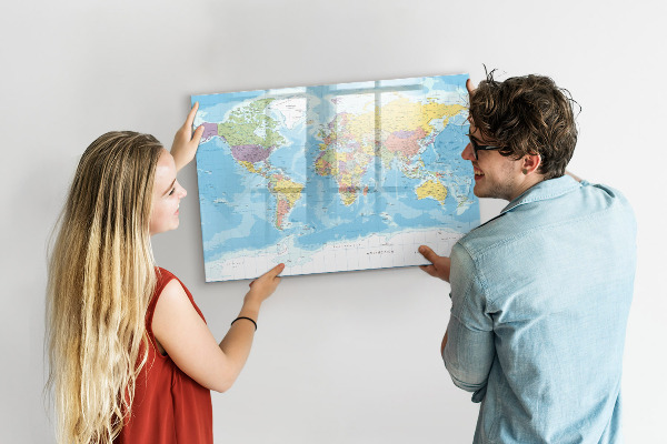 Tableau effaçable magnétique Une carte du monde avec des souvenirs personnels