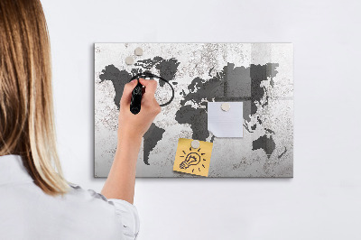 Tableau magnétique effaçable Une carte du monde remplie de souvenirs et de notes