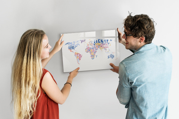 Tableau effaçable magnétique Une carte du monde avec des souvenirs personnels