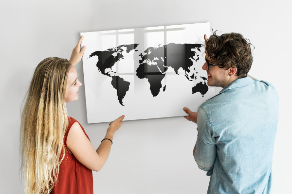 Tableau magnétique effaçable Une carte du monde avec les lieux de mémoire