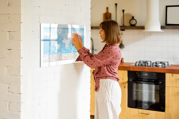Tableau magnétique effaçable Carte du monde avec des lieux à marquer