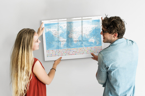 Tableau magnétique effaçable Carte du monde avec des lieux à marquer