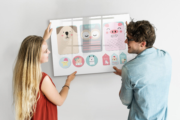 Tableau effaçable magnétique Des notes colorées et des photos sur le mur