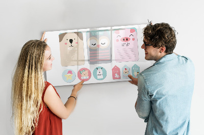 Tableau effaçable magnétique Des notes colorées et des photos sur le mur