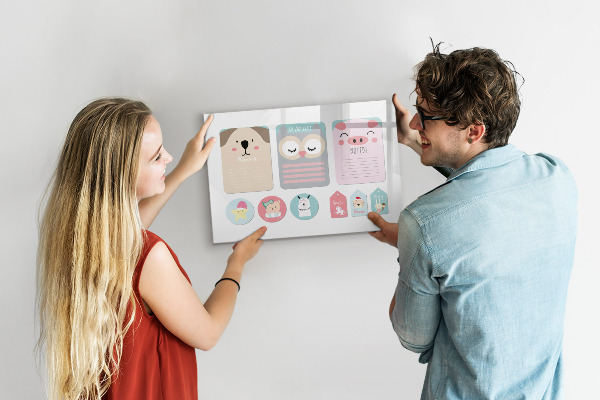 Tableau effaçable magnétique Des notes colorées et des photos sur le mur