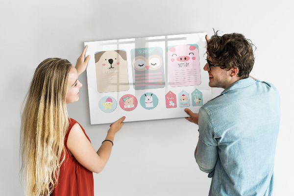 Tableau effaçable magnétique Des notes colorées et des photos sur le mur