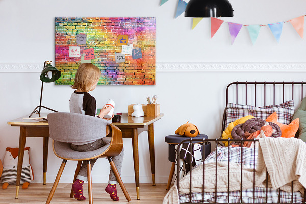 Tableau effaçable magnétique Un mur coloré avec de la place pour les photos