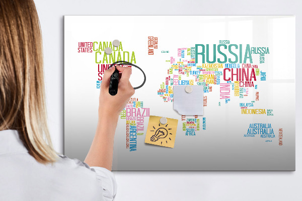 Tableau effaçable magnétique Une carte du monde avec des souvenirs personnels