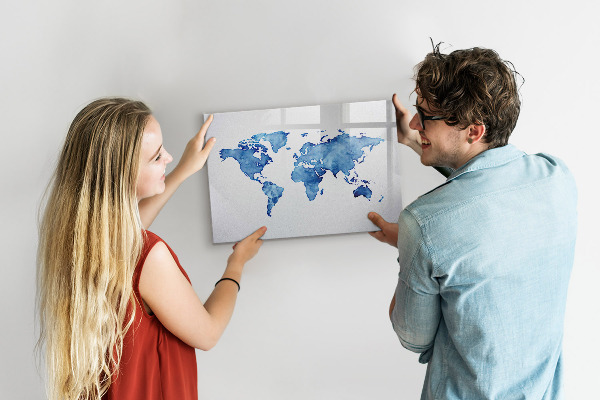 Tableau effaçable magnétique Une carte du monde avec des souvenirs personnels