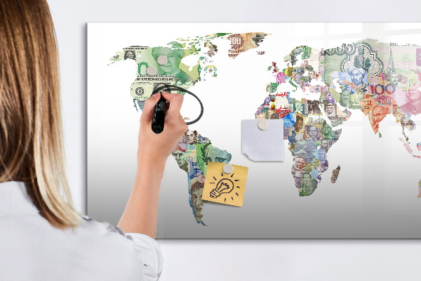 Tableau magnétique effaçable Une carte du monde avec des souvenirs personnels