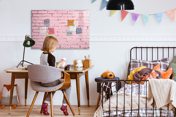 Tableau magnétique effaçable Mur rose avec espace pour les photos