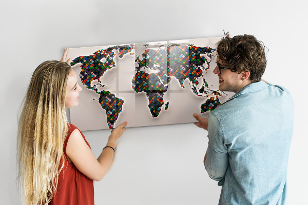 Tableau effaçable magnétique Monde interactif avec des espaces photos