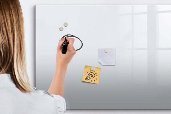 Tableau magnétique effaçable Un tableau pratique pour les notes et les photos