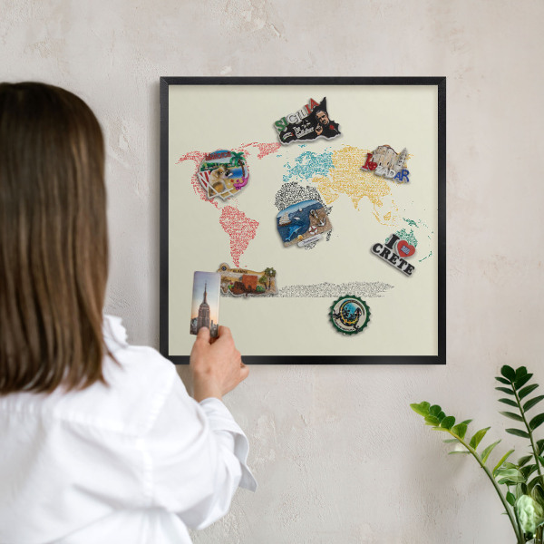Tableau magnétique encadré de couleur noire Carte du monde