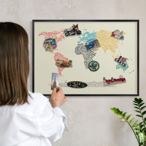Tableau magnétique encadré de couleur noire Carte du monde