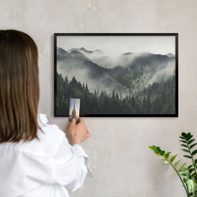 Tableau magnétique encadré de couleur noire Montagnes vertes