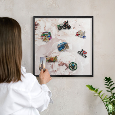 Tableau magnétique encadré de couleur noire Pivoines blanches
