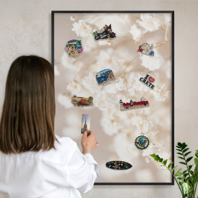 Tableau magnétique encadré de couleur noire Fleurs beiges