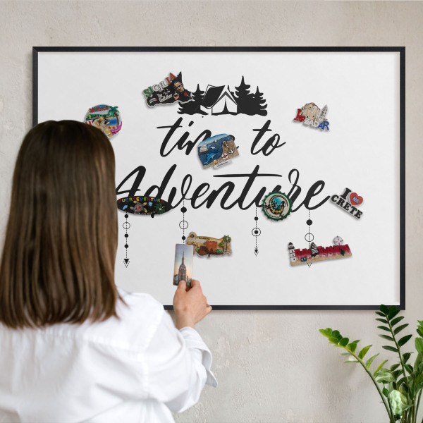 Panneau pour aimants souvenirs cadre noir L'aventure vous attend