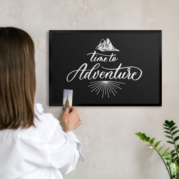 Tableau magnétique encadré de couleur noire L'aventure