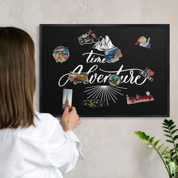 Tableau magnétique encadré de couleur noire L'aventure