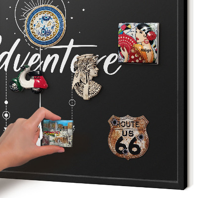 Tableau magnétique encadré de couleur noire L'aventure vous attend