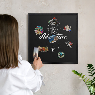 Tableau magnétique encadré de couleur noire L'aventure vous attend