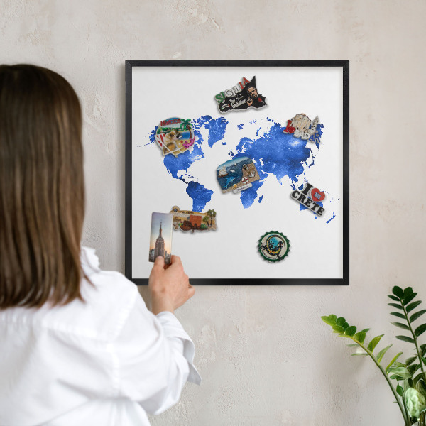 Tableau magnétique encadré de couleur noire Carte du monde