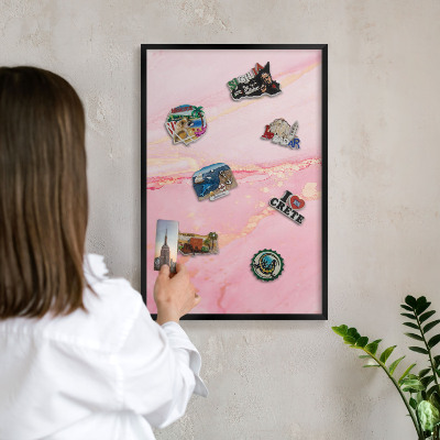 Tableau magnétique encadré de couleur noire Élégance rose