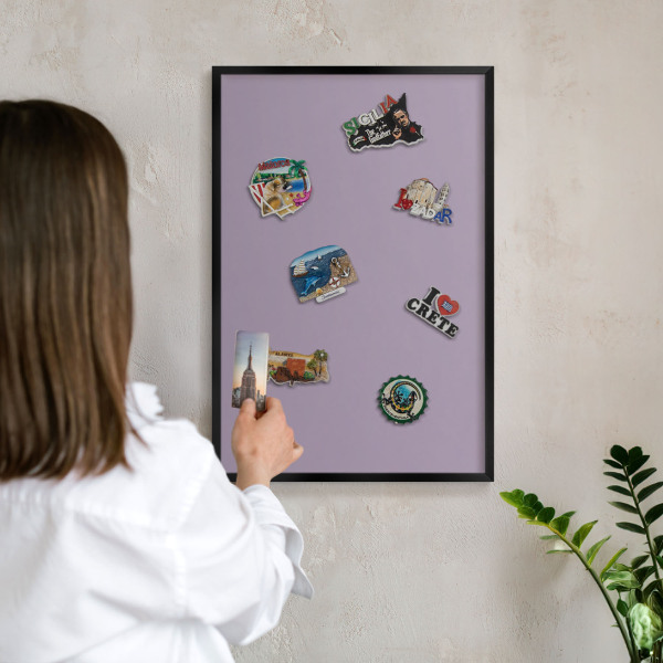 Panneau pour aimants souvenirs cadre noir Lilas violet
