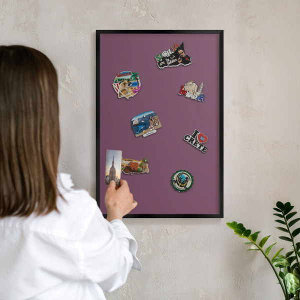 Panneau pour aimants souvenirs cadre noir Couleur violette