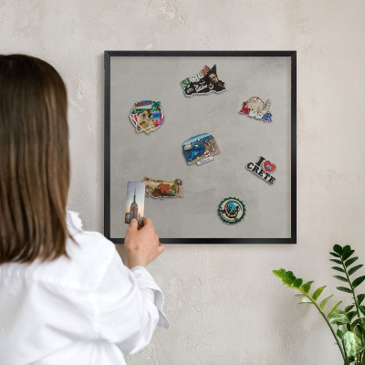Tableau magnétique encadré de couleur noire Fond gris