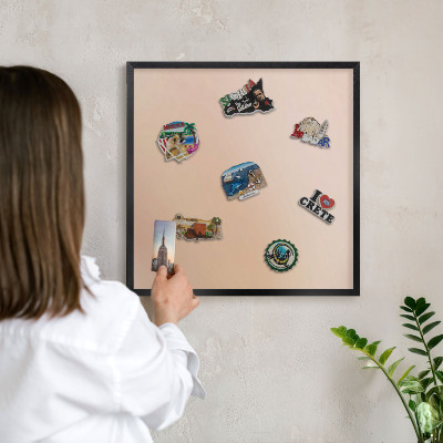 Tableau magnétique encadré de couleur noire Beige doux
