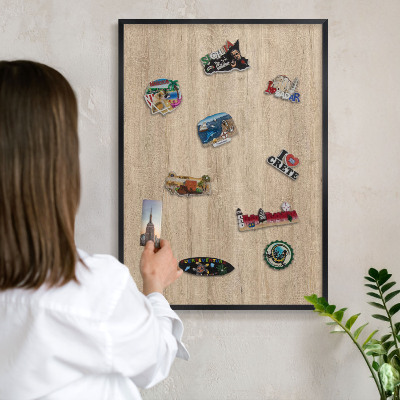 Tableau magnétique encadré de couleur noire Fond en bois