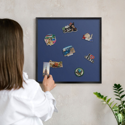 Tableau magnétique encadré de couleur noire Bleu marine vif