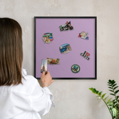 Tableau magnétique encadré de couleur noire Violet clair