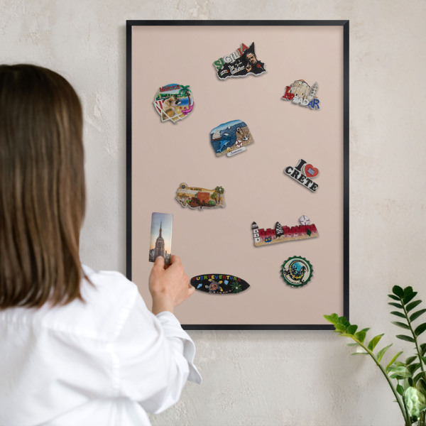 Tableau magnétique encadré de couleur noire Rose beige
