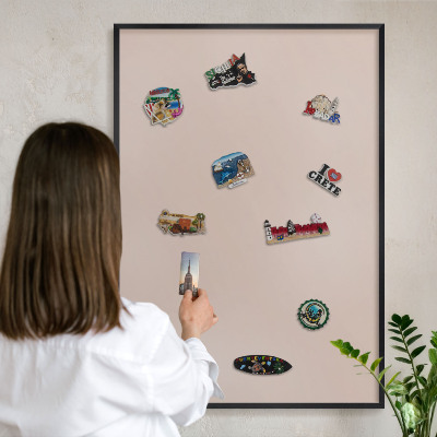 Tableau magnétique encadré de couleur noire Rose beige