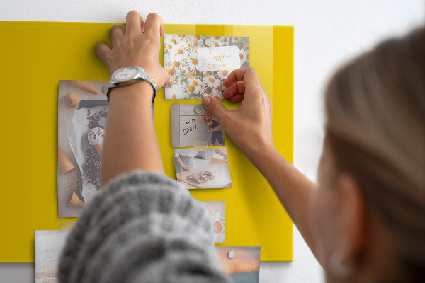 Tableau magnétique couleur jaune clair