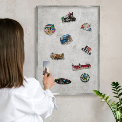 Tableau magnétique décoratif avec cadre argenté Élégance grise