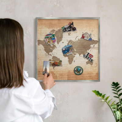 Tableau magnétique décoratif avec cadre argenté Carte du monde