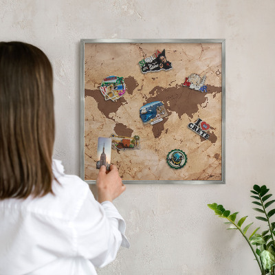 Tableau magnétique décoratif avec cadre argenté Carte du monde