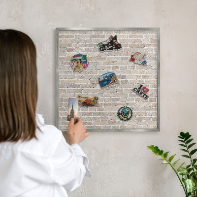 Tableau magnétique décoratif avec cadre argenté Motif brique