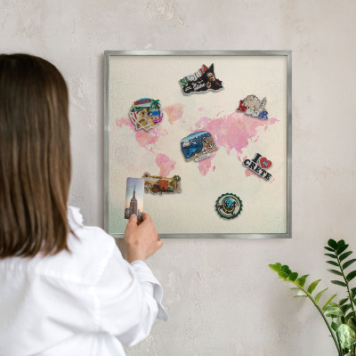 Tableau magnétique décoratif avec cadre argenté Carte du monde