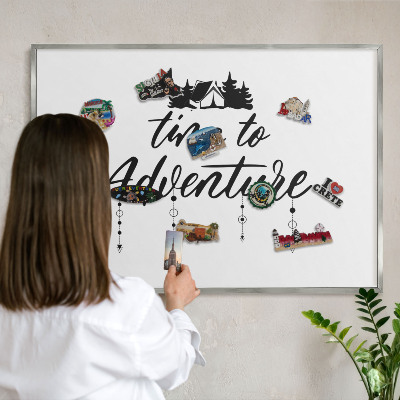 Tableau magnétique décoratif avec cadre argenté L'aventure vous attend