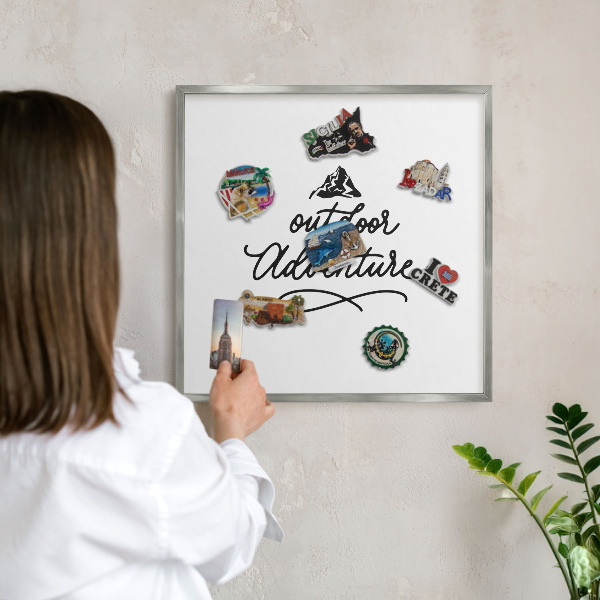 Tableau magnétique décoratif avec cadre argenté Aventure en montagne